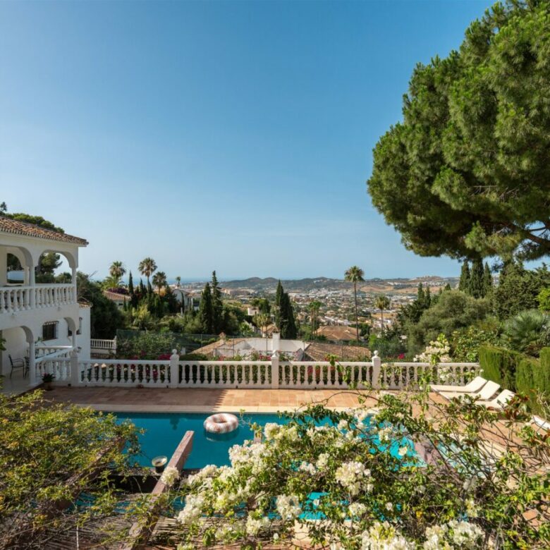 FOR SALE 🏡 Charming Family Villa with Sea Views – Sierrezuela, Mijas
