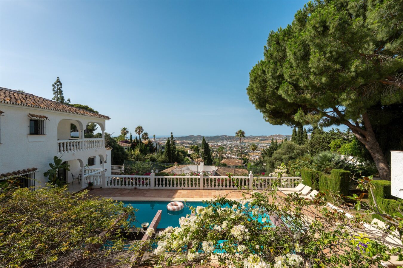 FOR SALE 🏡 Charming Family Villa with Sea Views – Sierrezuela, Mijas