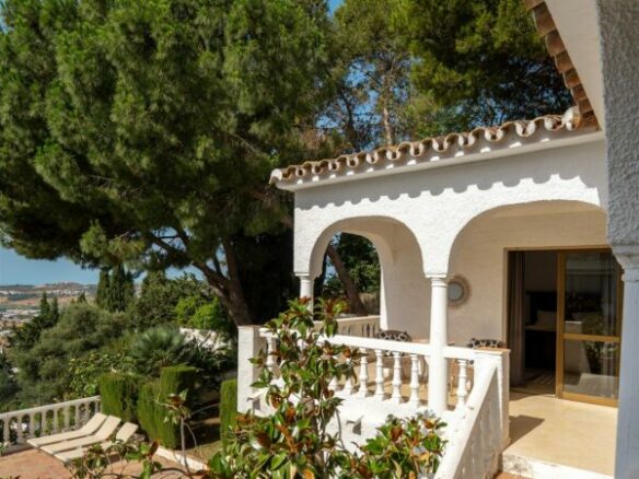FOR SALE 🏡 Charming Family Villa with Sea Views – Sierrezuela, Mijas