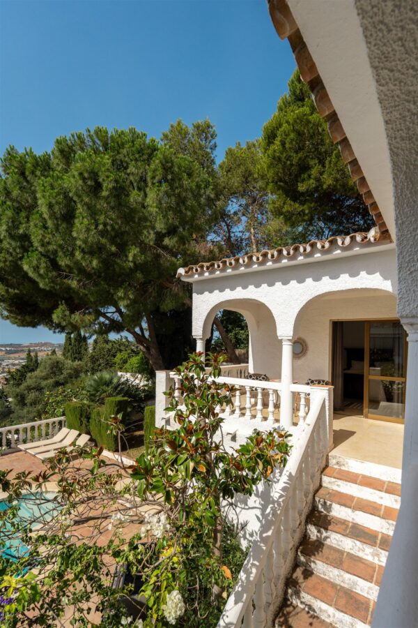 FOR SALE 🏡 Charming Family Villa with Sea Views – Sierrezuela, Mijas