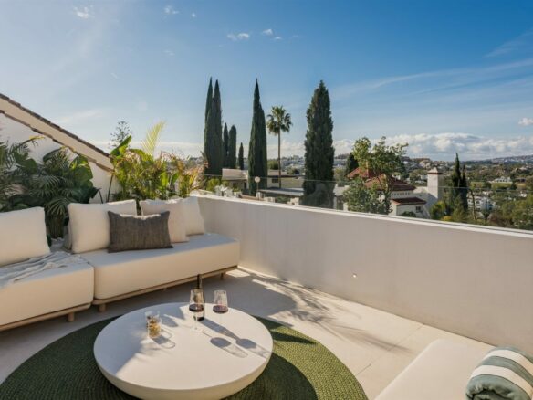 FOR SALE 🏡 Renovated Townhouse near Aloha Golf – Aloha, Nueva Andalucía, Marbella