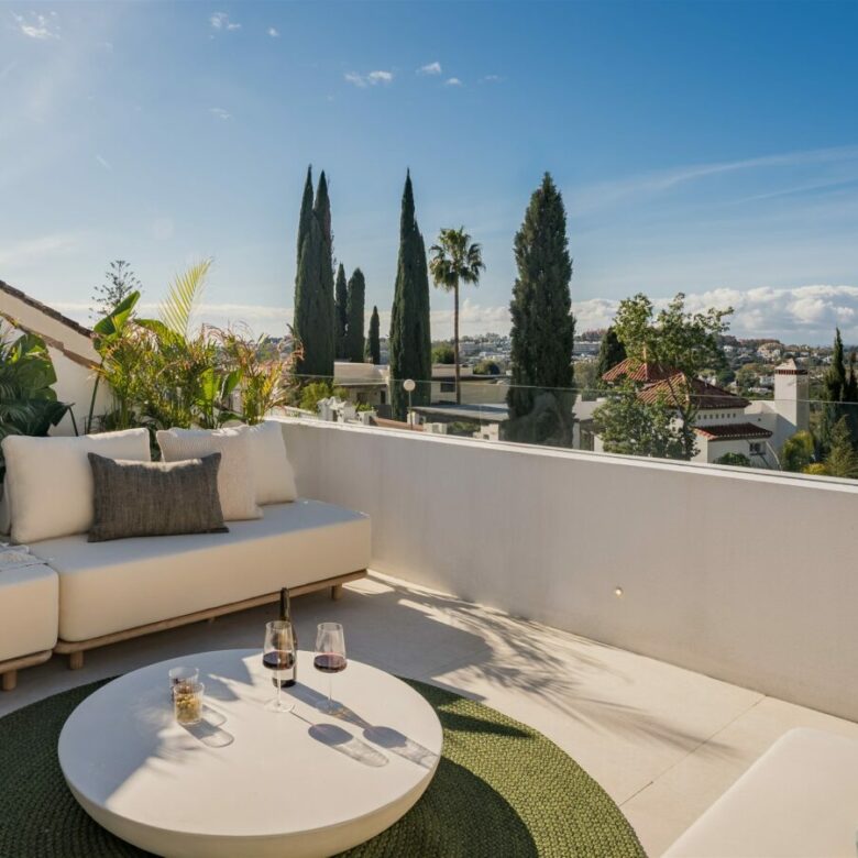 FOR SALE 🏡 Renovated Townhouse near Aloha Golf – Aloha, Nueva Andalucía, Marbella