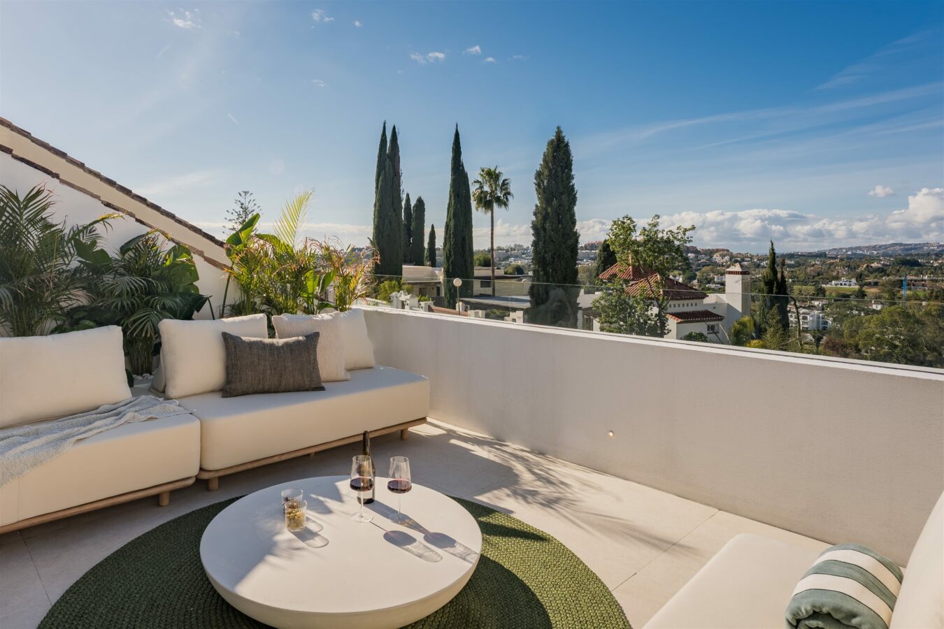 FOR SALE 🏡 Renovated Townhouse near Aloha Golf – Aloha, Nueva Andalucía, Marbella