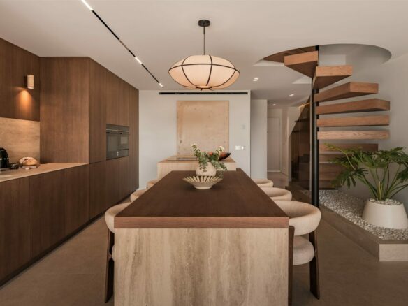 FOR SALE 🏡 Renovated Townhouse near Aloha Golf – Aloha, Nueva Andalucía, Marbella