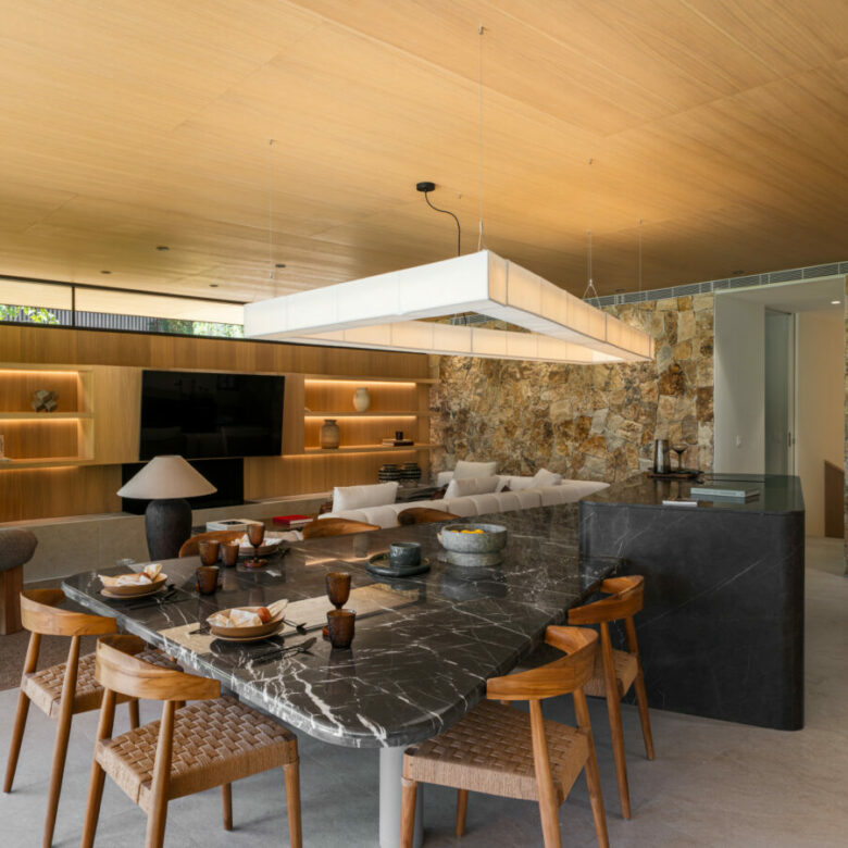 FOR SALE 🏡 Striking Modern Villa with Sea Views in the Golf Valley – La Cerquilla, Nueva Andalucía