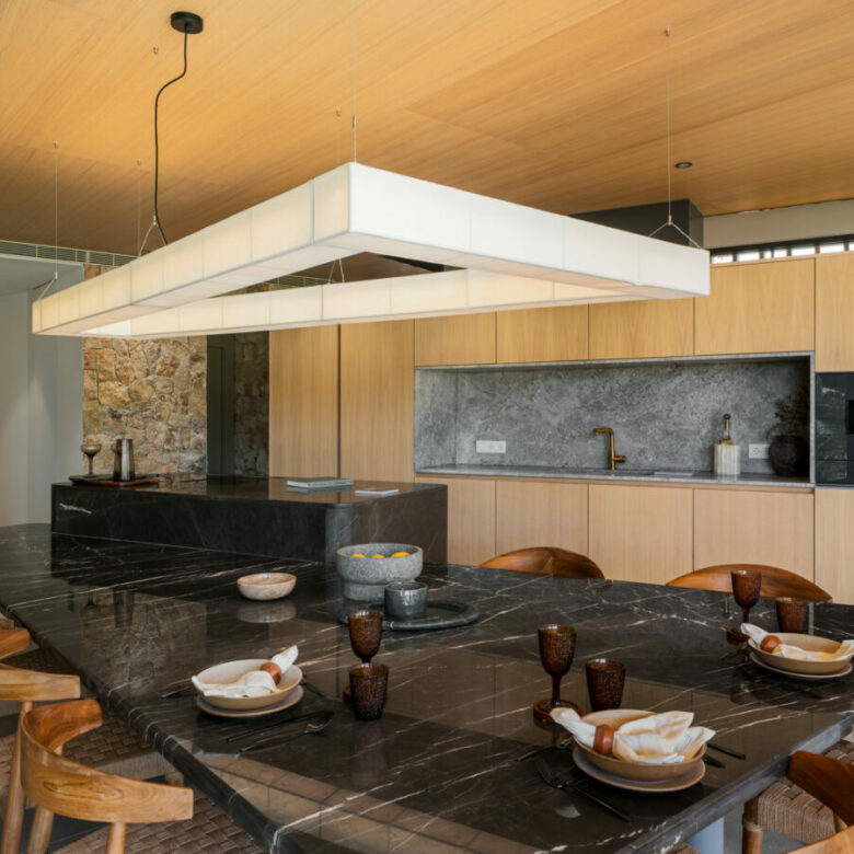 FOR SALE 🏡 Striking Modern Villa with Sea Views in the Golf Valley – La Cerquilla, Nueva Andalucía