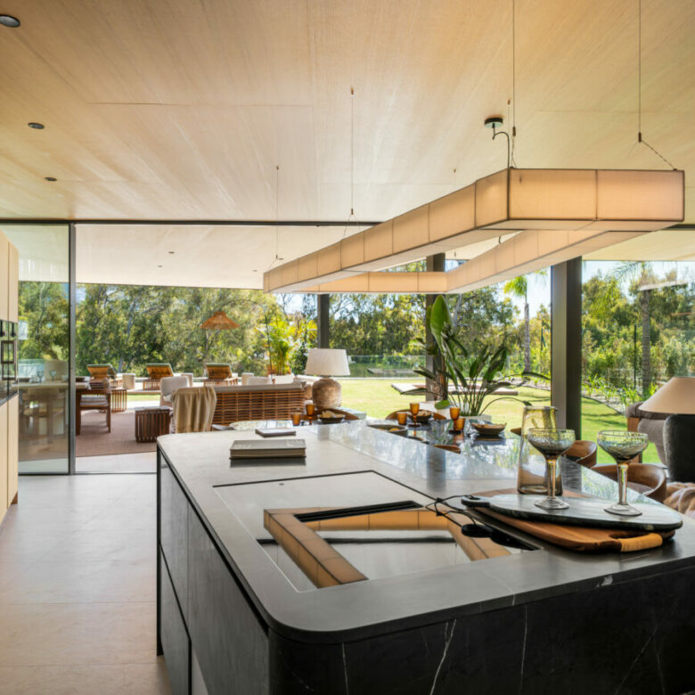 FOR SALE 🏡 Striking Modern Villa with Sea Views in the Golf Valley – La Cerquilla, Nueva Andalucía