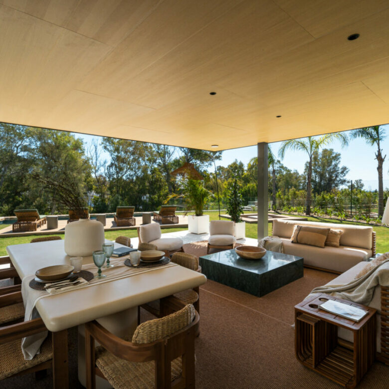 FOR SALE 🏡 Striking Modern Villa with Sea Views in the Golf Valley – La Cerquilla, Nueva Andalucía