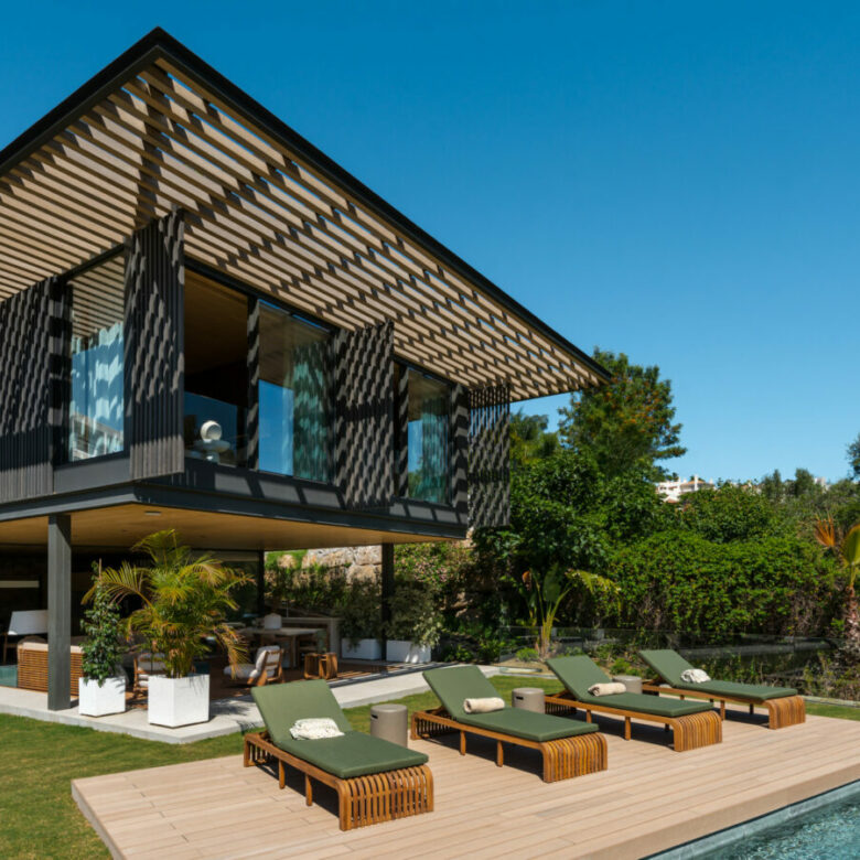 FOR SALE 🏡 Striking Modern Villa with Sea Views in the Golf Valley – La Cerquilla, Nueva Andalucía