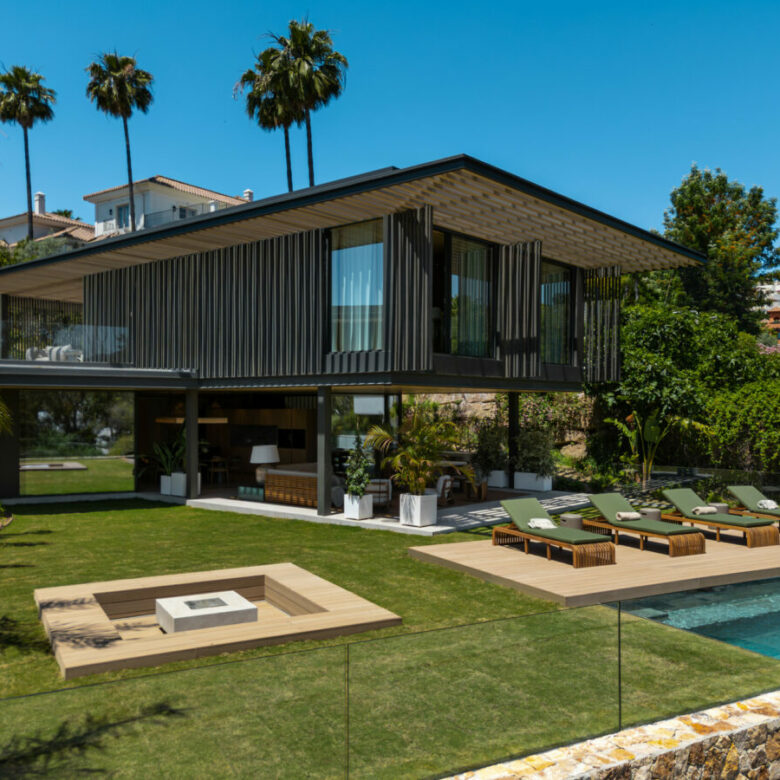 FOR SALE 🏡 Striking Modern Villa with Sea Views in the Golf Valley – La Cerquilla, Nueva Andalucía
