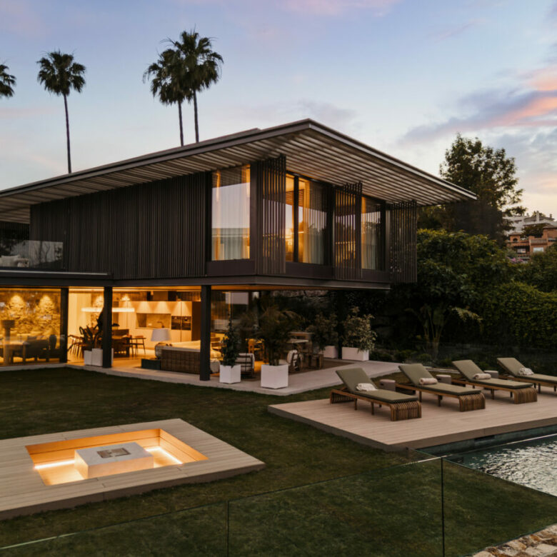 FOR SALE 🏡 Striking Modern Villa with Sea Views in the Golf Valley – La Cerquilla, Nueva Andalucía