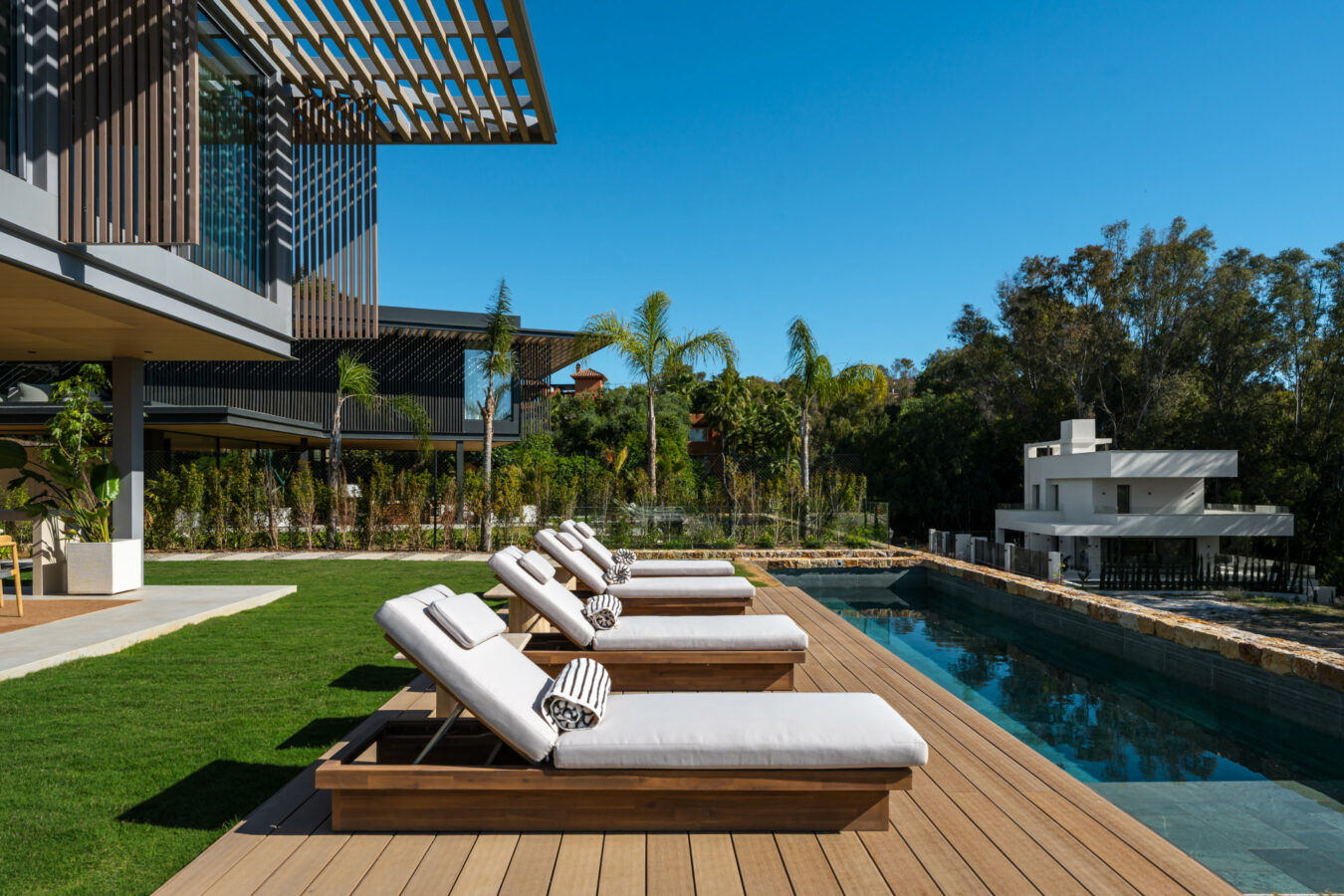 FOR SALE 🏡 Architect-Designed Modern Villa with Mediterranean Views – La Cerquilla, Nueva Andalucía