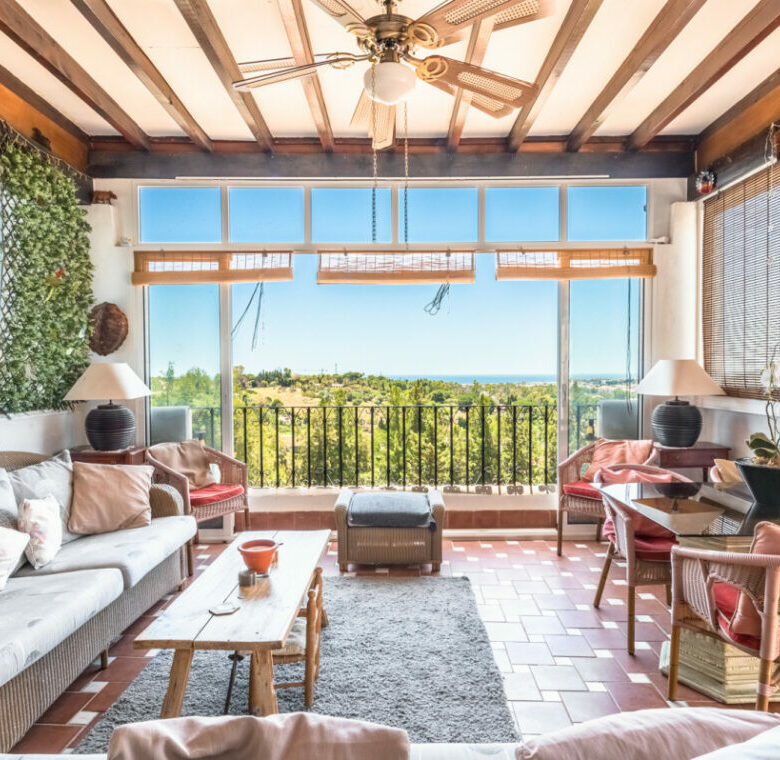 FOR SALE 🏡 305 M2 Duplex Penthouse to Renovate – Club Sierra, Golden Mile, Marbella