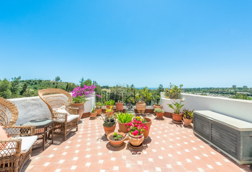 FOR SALE 🏡 305 M2 Duplex Penthouse to Renovate – Club Sierra, Golden Mile, Marbella