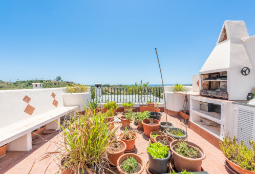 FOR SALE 🏡 305 M2 Duplex Penthouse to Renovate – Club Sierra, Golden Mile, Marbella