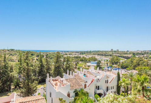 FOR SALE 🏡 305 M2 Duplex Penthouse to Renovate – Club Sierra, Golden Mile, Marbella