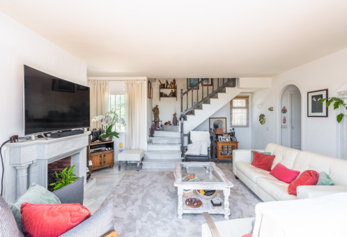 FOR SALE 🏡 305 M2 Duplex Penthouse to Renovate – Club Sierra, Golden Mile, Marbella