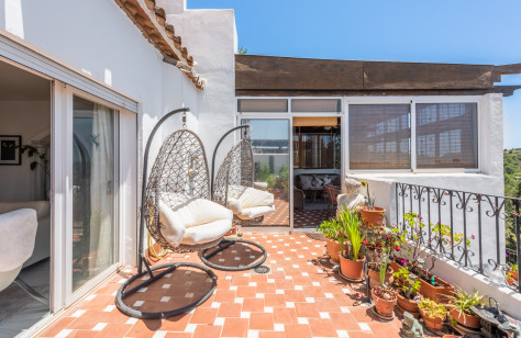 FOR SALE 🏡 305 M2 Duplex Penthouse to Renovate – Club Sierra, Golden Mile, Marbella