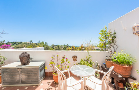 FOR SALE 🏡 305 M2 Duplex Penthouse to Renovate – Club Sierra, Golden Mile, Marbella