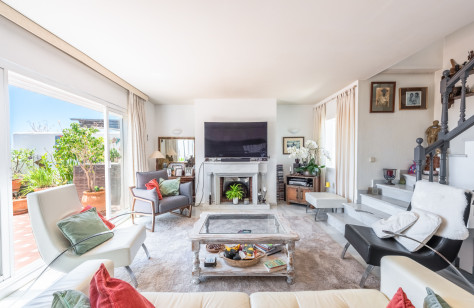 FOR SALE 🏡 305 M2 Duplex Penthouse to Renovate – Club Sierra, Golden Mile, Marbella