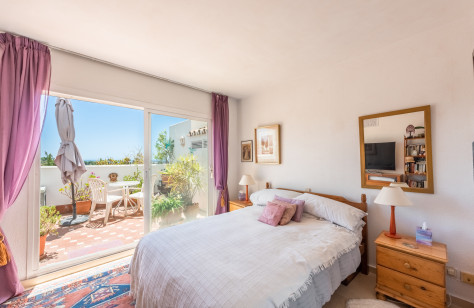 FOR SALE 🏡 305 M2 Duplex Penthouse to Renovate – Club Sierra, Golden Mile, Marbella
