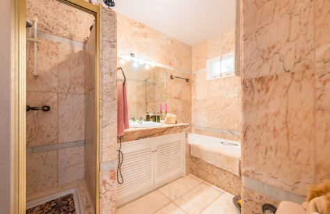 FOR SALE 🏡 305 M2 Duplex Penthouse to Renovate – Club Sierra, Golden Mile, Marbella