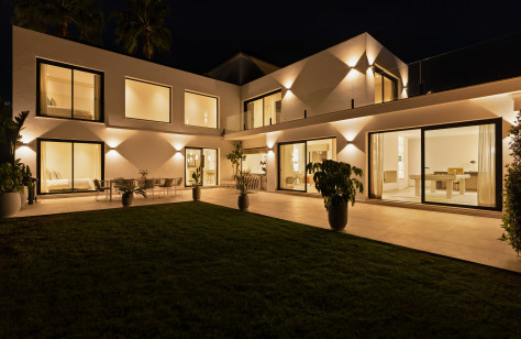 FOR SALE 🏡 Fully Renovated Villa on a Quiet Cul-de-Sac – Las Brisas, Nueva Andalucía, Marbella