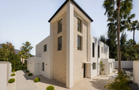 FOR SALE 🏡 Fully Renovated Villa on a Quiet Cul-de-Sac – Las Brisas, Nueva Andalucía, Marbella