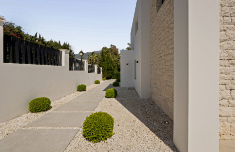 FOR SALE 🏡 Fully Renovated Villa on a Quiet Cul-de-Sac – Las Brisas, Nueva Andalucía, Marbella