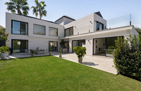 FOR SALE 🏡 Fully Renovated Villa on a Quiet Cul-de-Sac – Las Brisas, Nueva Andalucía, Marbella