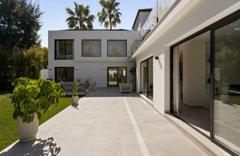 FOR SALE 🏡 Fully Renovated Villa on a Quiet Cul-de-Sac – Las Brisas, Nueva Andalucía, Marbella