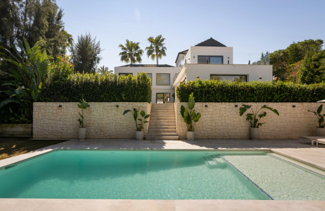 FOR SALE 🏡 Fully Renovated Villa on a Quiet Cul-de-Sac – Las Brisas, Nueva Andalucía, Marbella