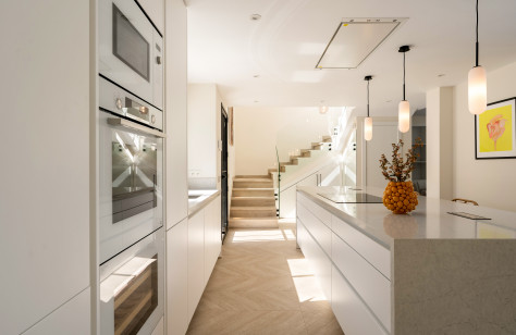 FOR SALE 🏡 Fully Renovated Villa on a Quiet Cul-de-Sac – Las Brisas, Nueva Andalucía, Marbella