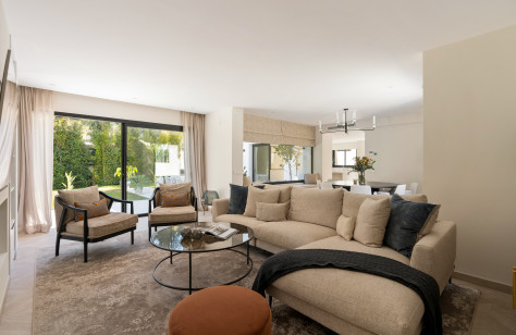 FOR SALE 🏡 Fully Renovated Villa on a Quiet Cul-de-Sac – Las Brisas, Nueva Andalucía, Marbella