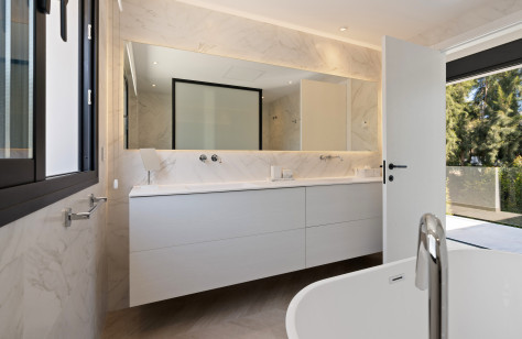 FOR SALE 🏡 Fully Renovated Villa on a Quiet Cul-de-Sac – Las Brisas, Nueva Andalucía, Marbella