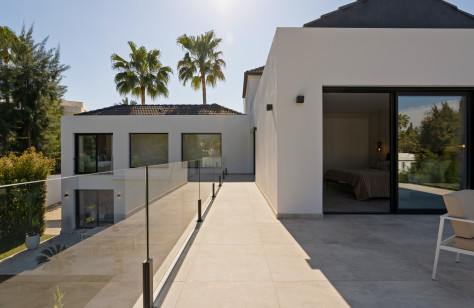 FOR SALE 🏡 Fully Renovated Villa on a Quiet Cul-de-Sac – Las Brisas, Nueva Andalucía, Marbella