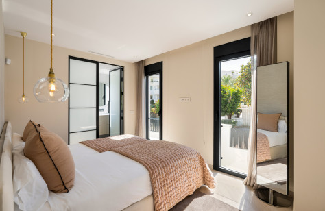 FOR SALE 🏡 Fully Renovated Villa on a Quiet Cul-de-Sac – Las Brisas, Nueva Andalucía, Marbella