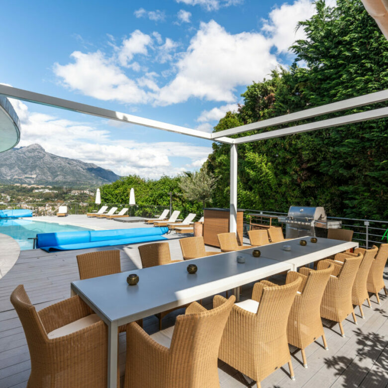 FOR SALE 🌟 🏡 Contemporary Luxury Villa with Heated Infinity Pool & Rooftop Lounge 🇪🇸 Nueva Andalucía, Marbella 🇪🇸