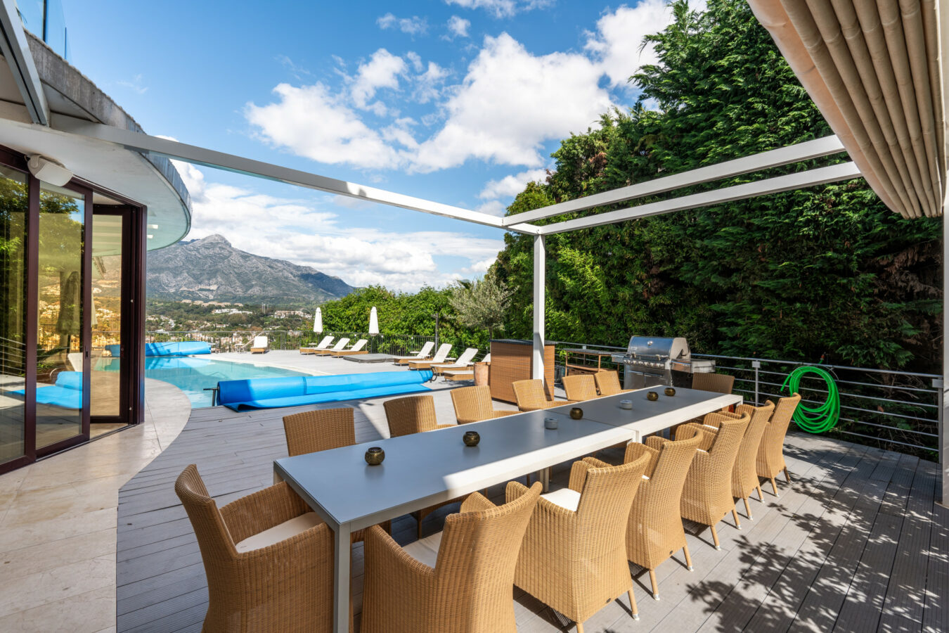 d1edb8bb-c238-4f41-91a5-596c4f6efcc6 FOR SALE 🌟 🏡 Contemporary Luxury Villa with Heated Infinity Pool & Rooftop Lounge 🇪🇸 Nueva Andalucía, Marbella 🇪🇸