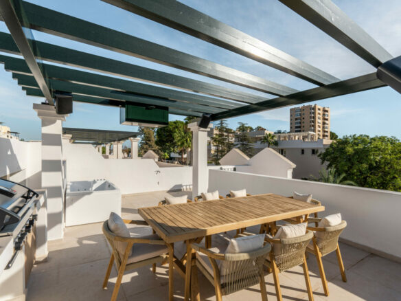 FOR SALE 🌟 Fully Renovated Duplex Penthouse with Private Solarium, Nueva Andalucía, Marbella 🇪🇸