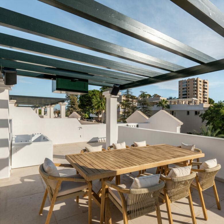 FOR SALE 🌟 Fully Renovated Duplex Penthouse with Private Solarium, Nueva Andalucía, Marbella 🇪🇸