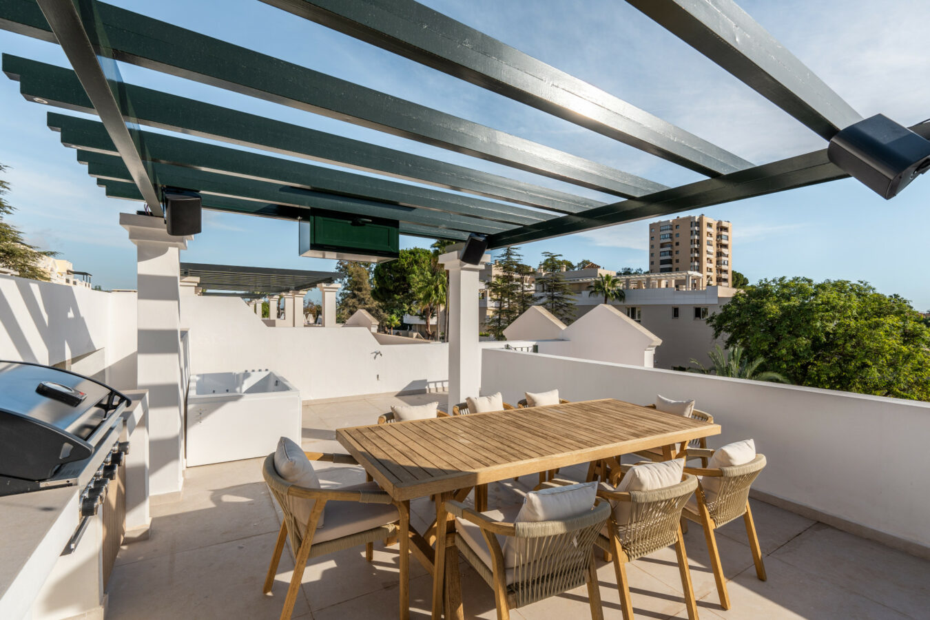 FOR SALE 🌟 Fully Renovated Duplex Penthouse with Private Solarium, Nueva Andalucía, Marbella 🇪🇸