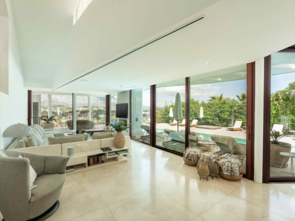 FOR SALE 🌟 🏡 Contemporary Luxury Villa with Heated Infinity Pool & Rooftop Lounge 🇪🇸 Nueva Andalucía, Marbella 🇪🇸
