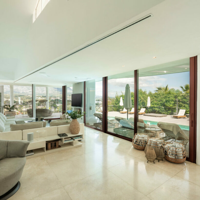 FOR SALE 🌟 🏡 Contemporary Luxury Villa with Heated Infinity Pool & Rooftop Lounge 🇪🇸 Nueva Andalucía, Marbella 🇪🇸