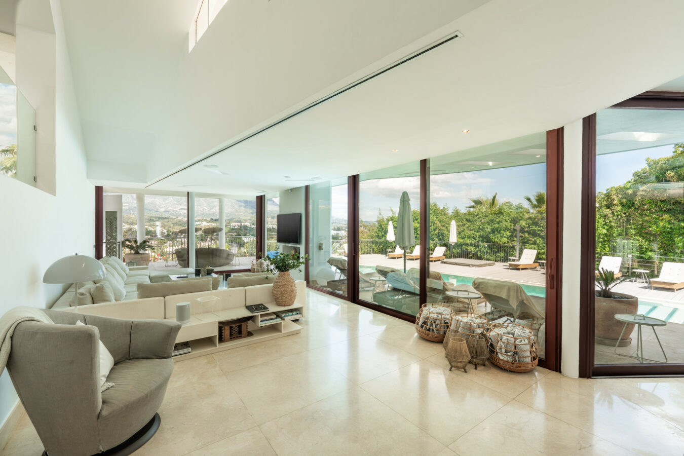 d2b575f7-7c6a-4e8c-8779-88d7690f3476 FOR SALE 🌟 🏡 Contemporary Luxury Villa with Heated Infinity Pool & Rooftop Lounge 🇪🇸 Nueva Andalucía, Marbella 🇪🇸