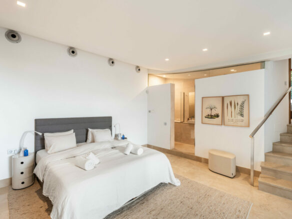 FOR SALE 🌟 🏡 Contemporary Luxury Villa with Heated Infinity Pool & Rooftop Lounge 🇪🇸 Nueva Andalucía, Marbella 🇪🇸