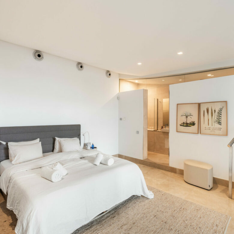 FOR SALE 🌟 🏡 Contemporary Luxury Villa with Heated Infinity Pool & Rooftop Lounge 🇪🇸 Nueva Andalucía, Marbella 🇪🇸
