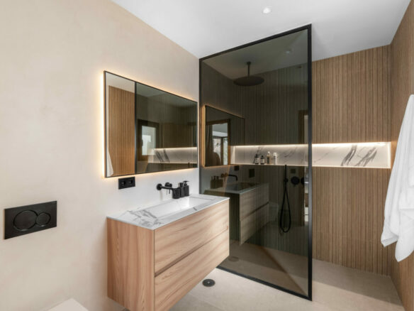 FOR SALE 🌟 Fully Renovated Duplex Penthouse with Private Solarium, Nueva Andalucía, Marbella 🇪🇸