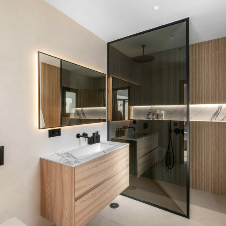 FOR SALE 🌟 Fully Renovated Duplex Penthouse with Private Solarium, Nueva Andalucía, Marbella 🇪🇸