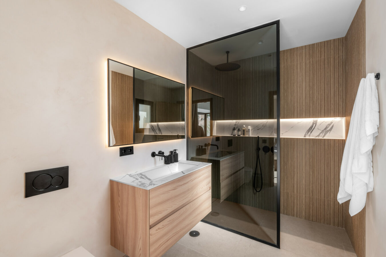 FOR SALE 🌟 Fully Renovated Duplex Penthouse with Private Solarium, Nueva Andalucía, Marbella 🇪🇸